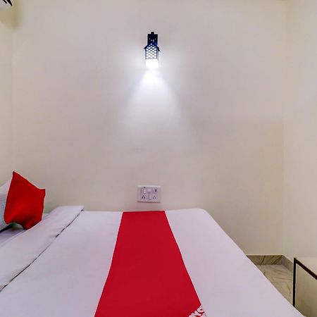Hotel O Rs Hotels Near Pitampura Metro デリー エクステリア 写真