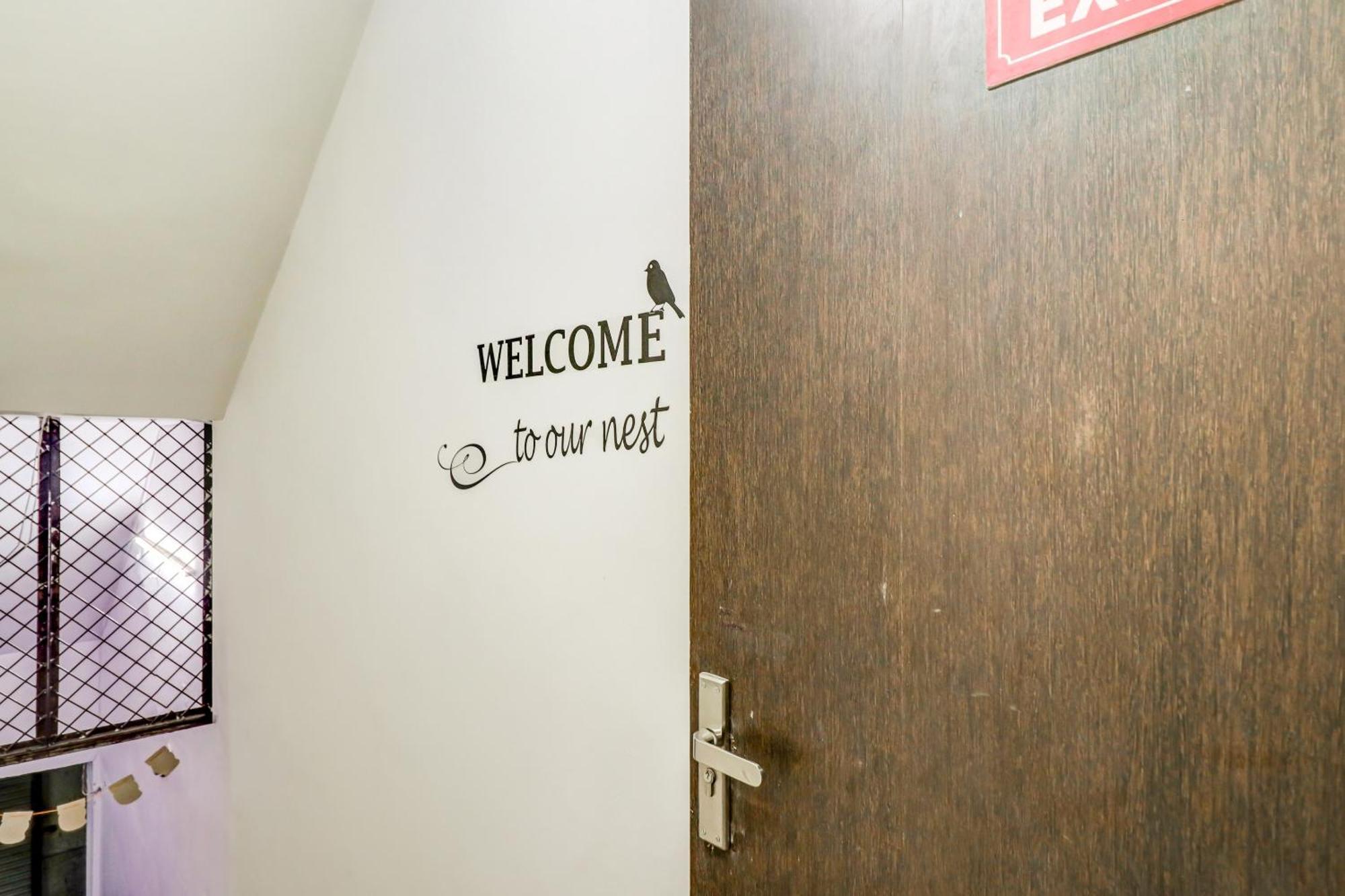 Hotel O Rs Hotels Near Pitampura Metro デリー エクステリア 写真