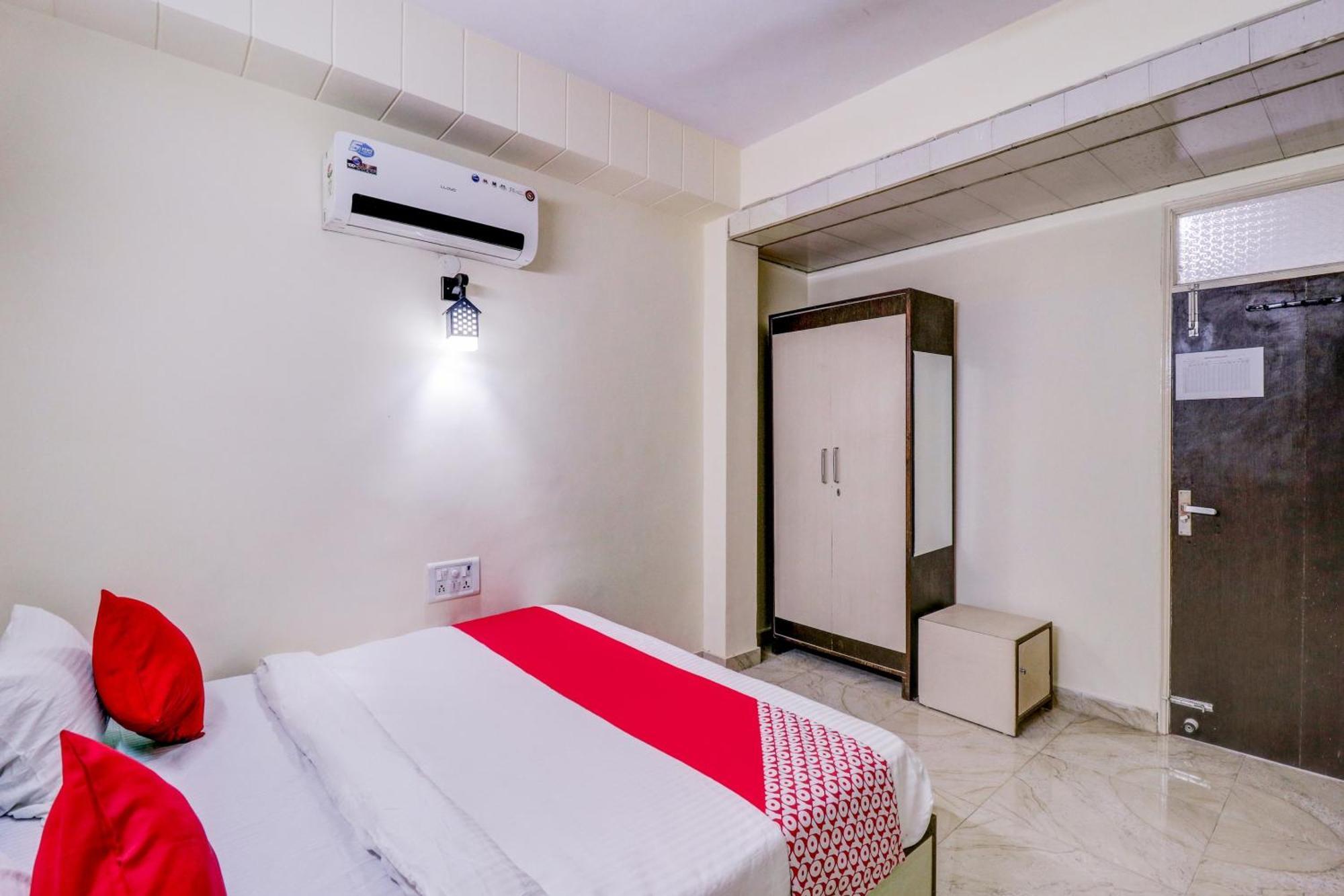 Hotel O Rs Hotels Near Pitampura Metro デリー エクステリア 写真