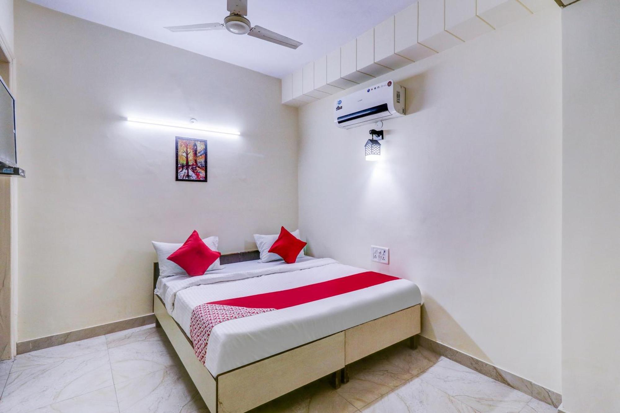 Hotel O Rs Hotels Near Pitampura Metro デリー エクステリア 写真