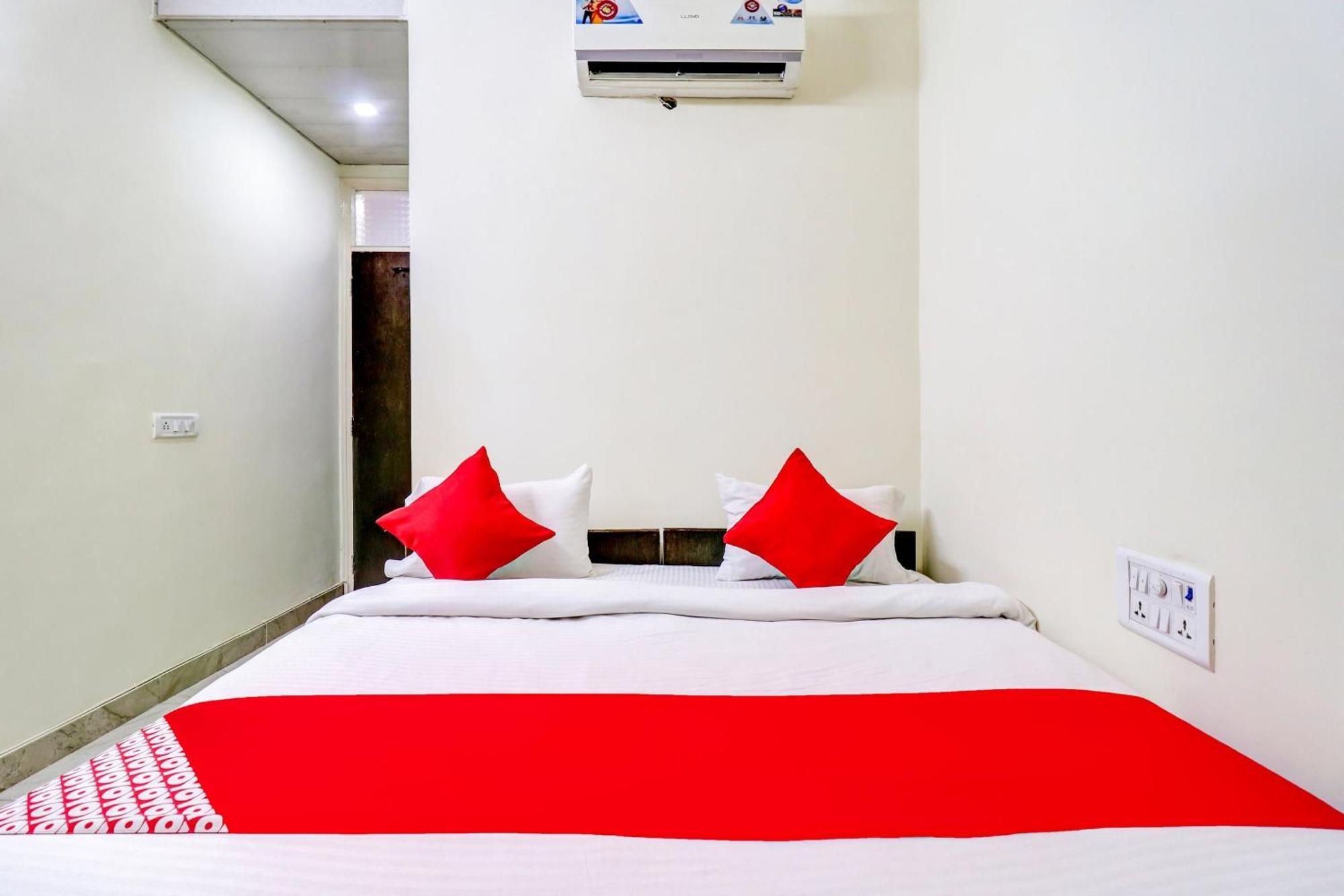 Hotel O Rs Hotels Near Pitampura Metro デリー エクステリア 写真