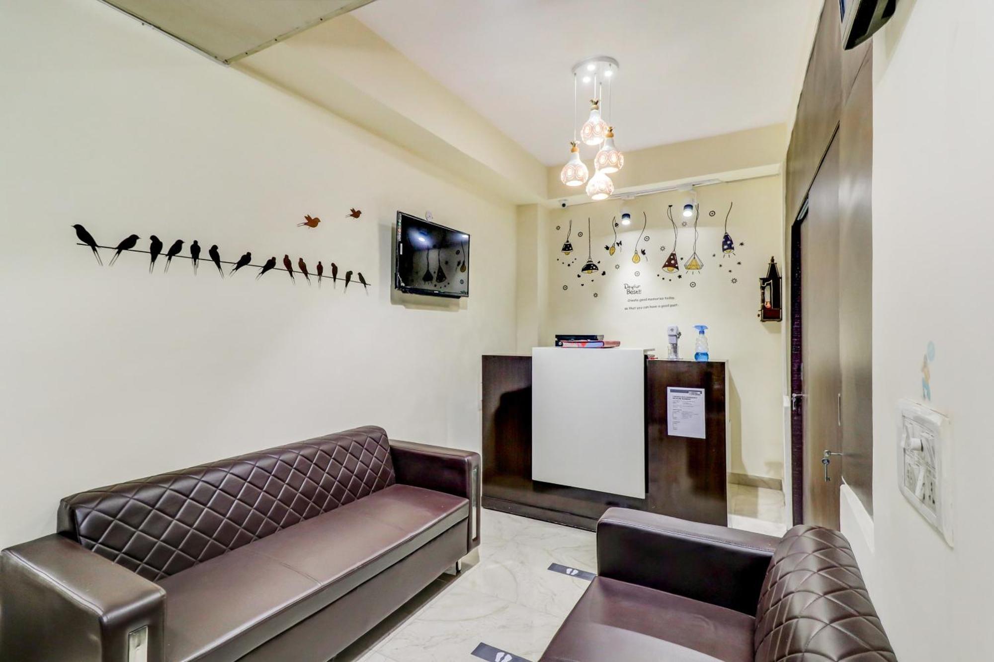 Hotel O Rs Hotels Near Pitampura Metro デリー エクステリア 写真