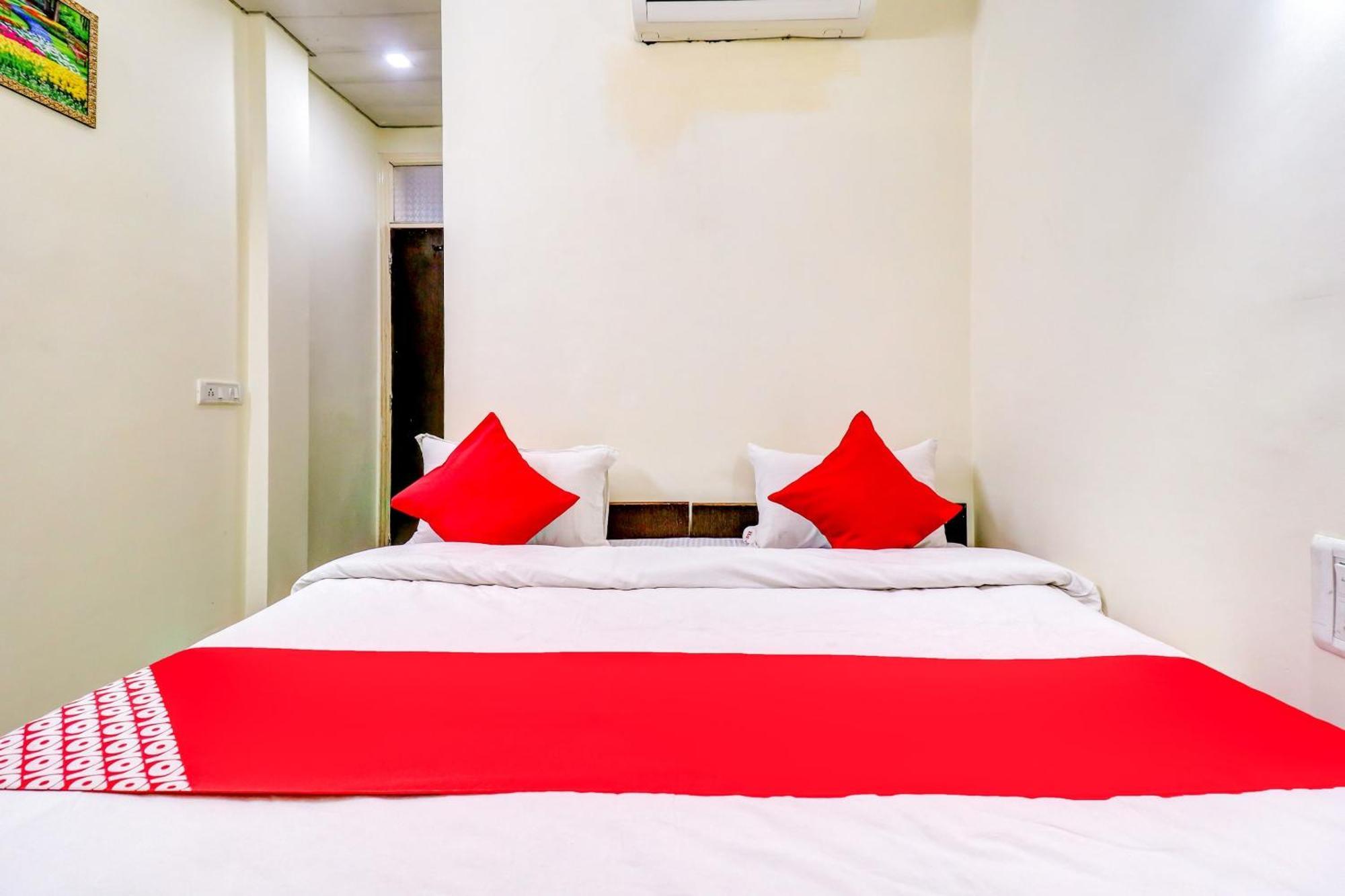 Hotel O Rs Hotels Near Pitampura Metro デリー エクステリア 写真