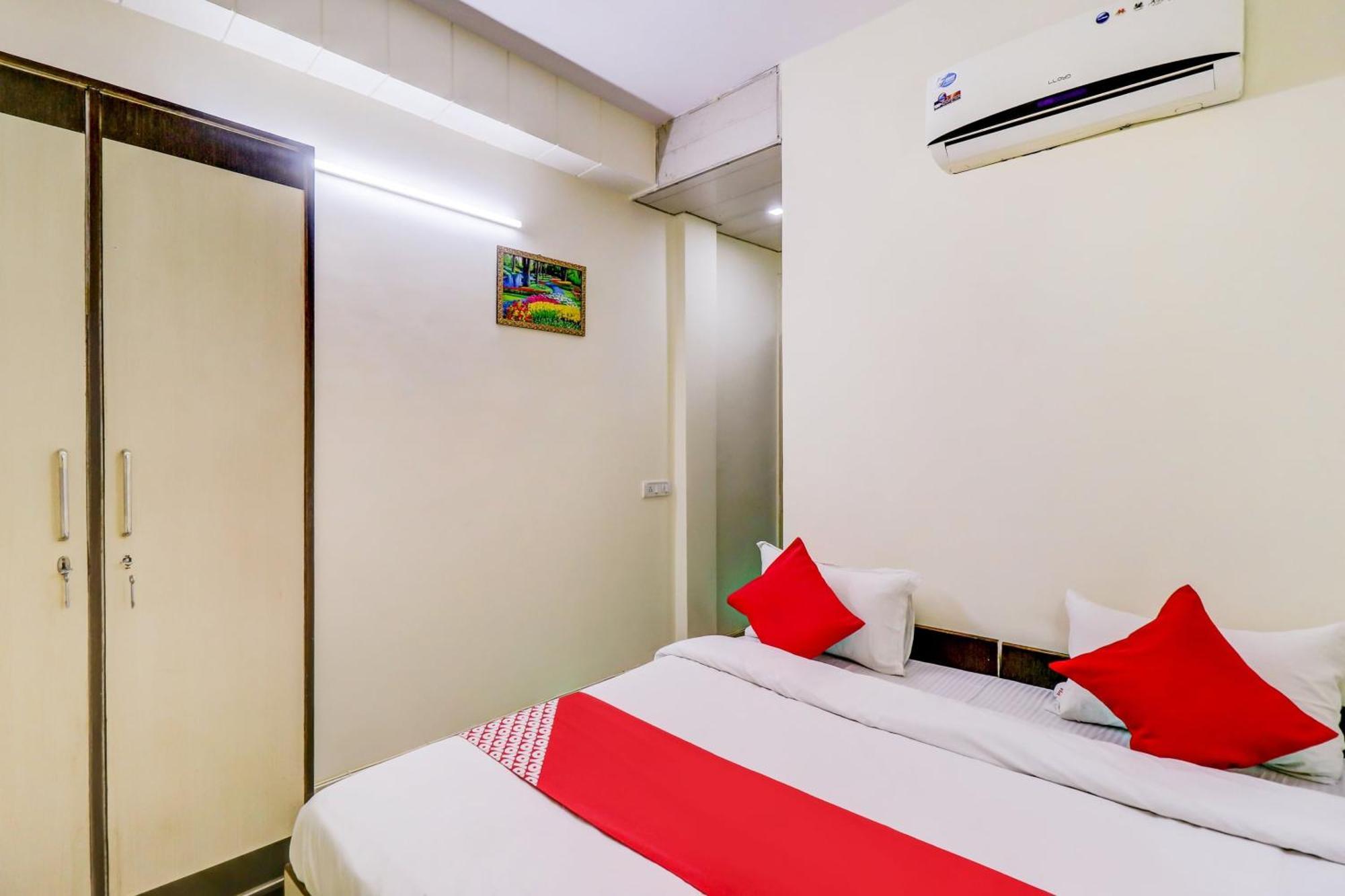 Hotel O Rs Hotels Near Pitampura Metro デリー エクステリア 写真