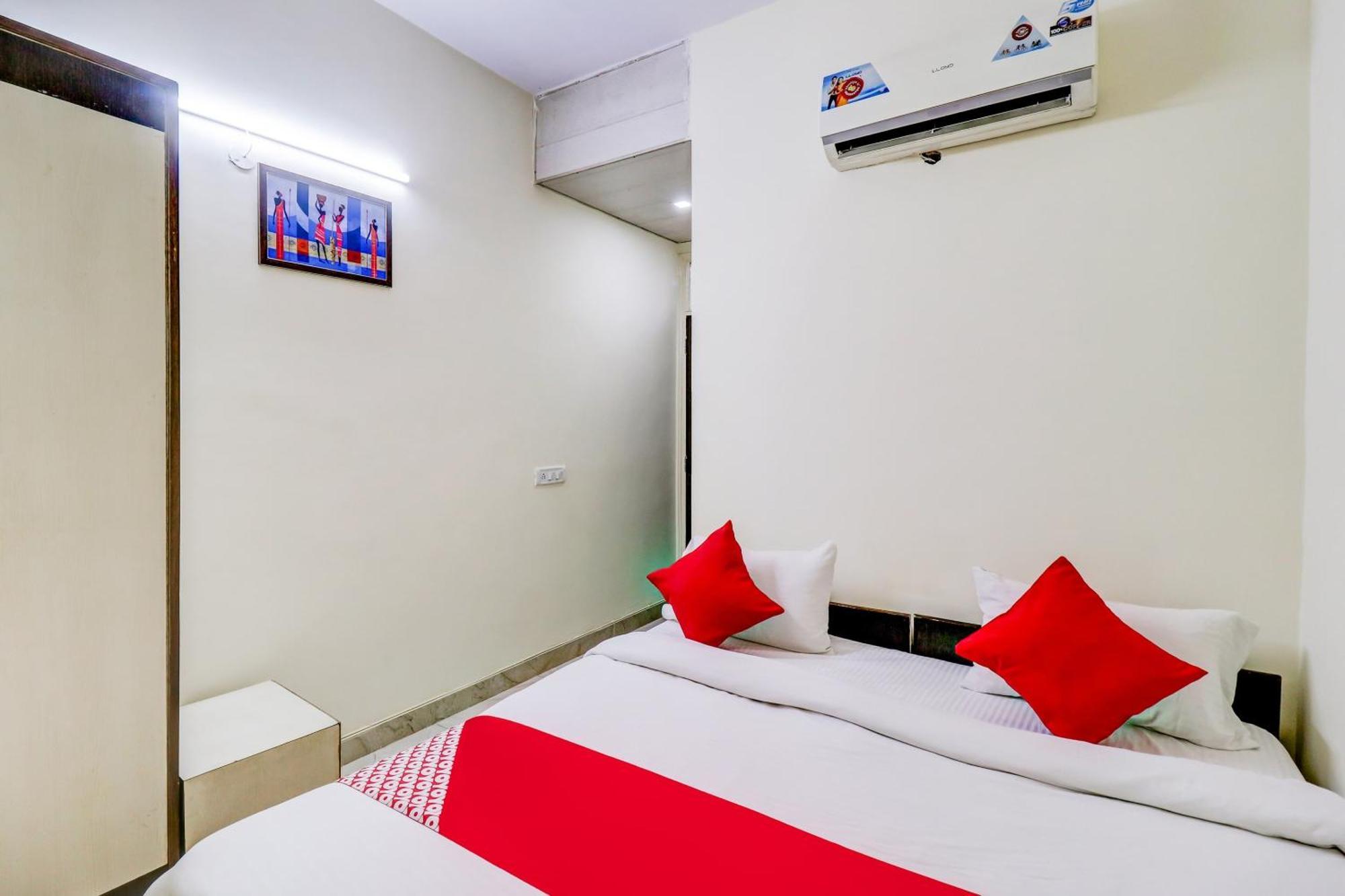 Hotel O Rs Hotels Near Pitampura Metro デリー エクステリア 写真