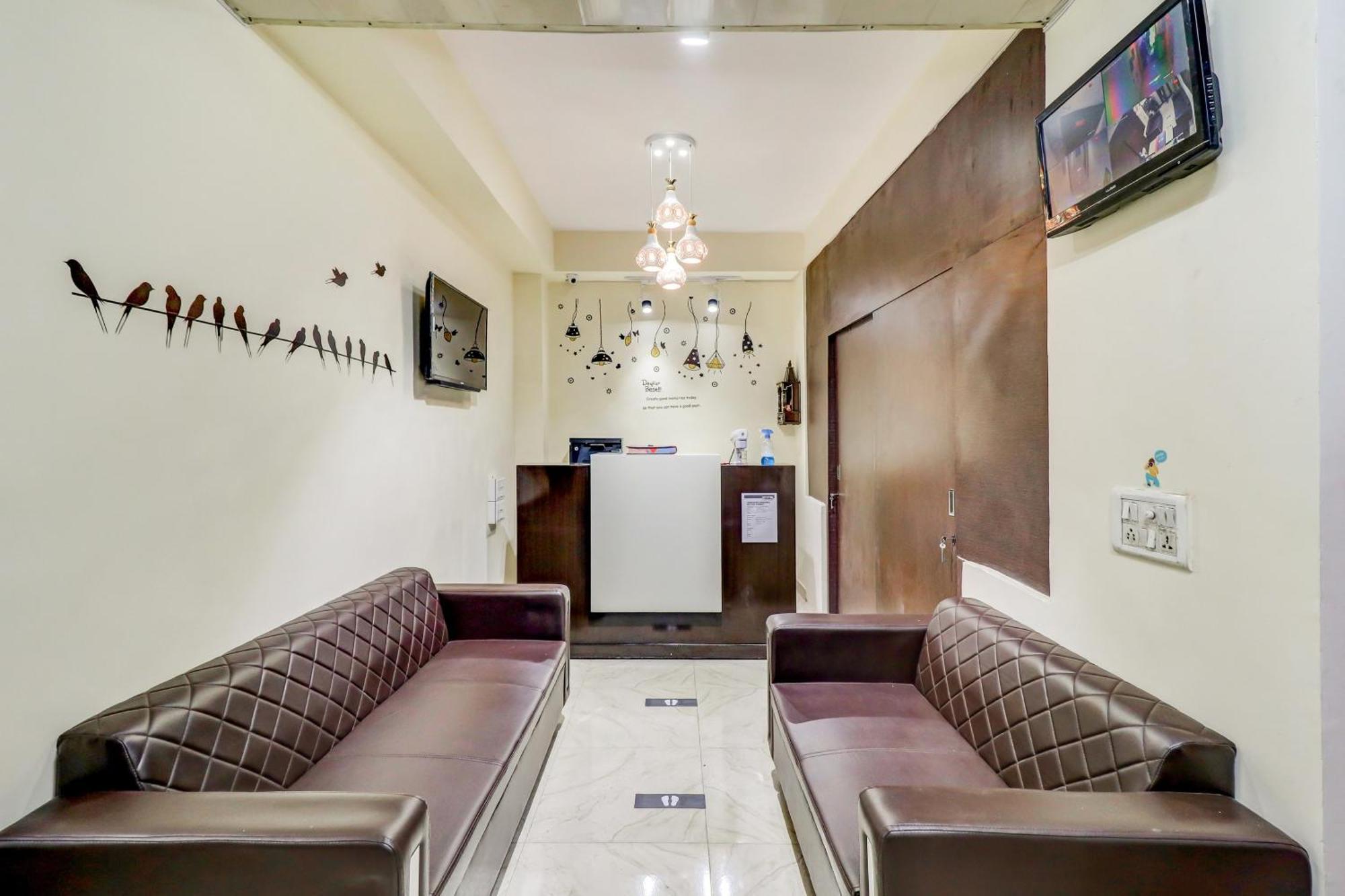 Hotel O Rs Hotels Near Pitampura Metro デリー エクステリア 写真