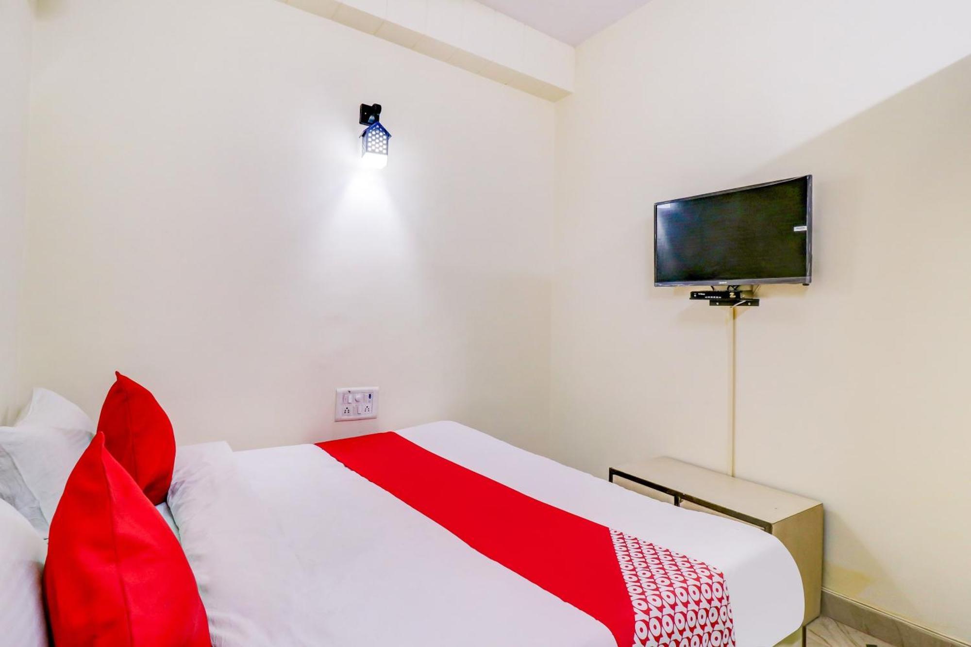 Hotel O Rs Hotels Near Pitampura Metro デリー エクステリア 写真